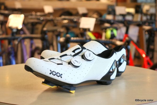 BONTRAGER(ボントレガー)から。新型XXXロードシューズのご紹介です